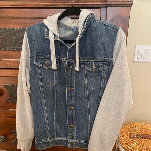 H&M JeanJacket w/ Sweatshirt Arms & Hoodie; Men’s Small; Like New; $15 - Picture 2 of 16